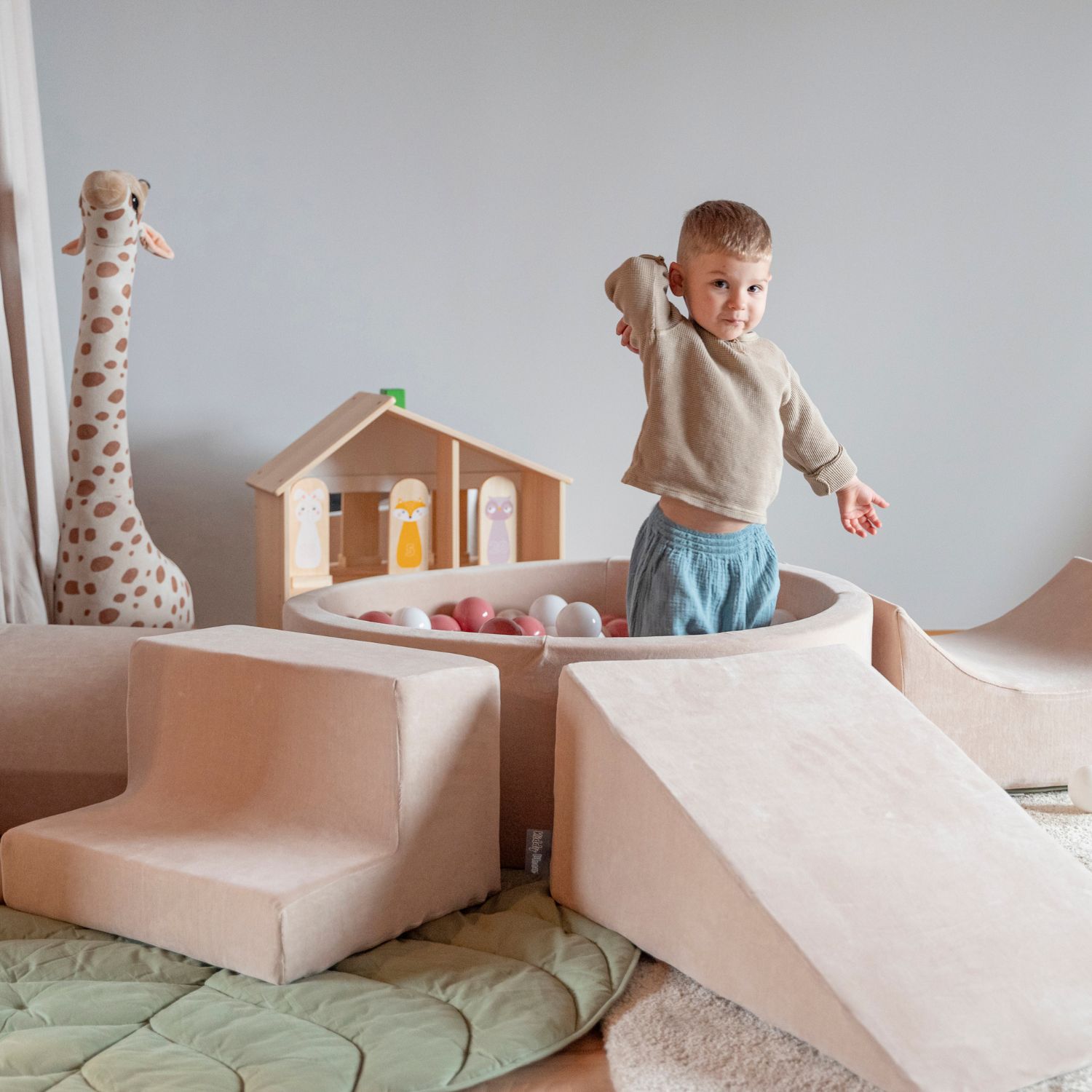 KiddyMoon Spielplatz Velvet Aus Schaumstoff Mit Samt  Für Babys Hindernisläufen - Kopfteil/Rampe/Zwickel/Stüfchen, Sandbeige