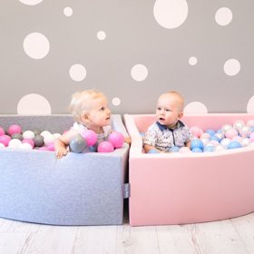 KiddyMoon Viertel Eckig Bällebad Bällepool 7Cm Ballgruben Für Babys Spielbad Kleinkinder, Hergestellt in der EU, Hellgrau: Transparent/ Grau/ Weiß/ Pink/ Minze