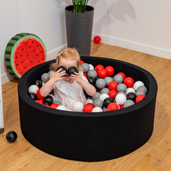 KiddyMoon Kinder Bälle für Bällebad Baby Spielbälle Plastikbälle ∅7cm Made in EU, grau/weiß/rot/schwarz, 50 Bälle/7cm