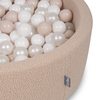 KiddyMoon Bällebad für Baby mit Teddy-Plüsch, Größere 7 cm Bälle für Eine Vollere Füllung, ab 8 Monaten, Abnehmbarer Bezug, Beige: Pastellbeige/Weiß/Perle, 90 x 30 cm 200 Bälle