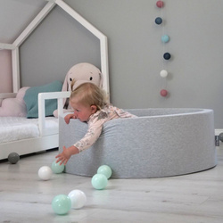 KiddyMoon Bällebad Bällepool mit bunten Bällen ∅ 7Cm  für Babys Kinder Rund, hellgrau:transparent/grau/weiß/pink/mint, 90x30cm/200 Bälle