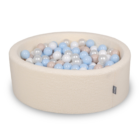 KiddyMoon Bällebad für Baby mit Teddy-Plüsch, Größere 7 cm Bälle für Eine Vollere Füllung, ab 8 Monaten, Abnehmbarer Bezug, Creme: Pastellbeige/Pastellblau/Weiß/Perle, 90 x 30 cm 200 Bälle
