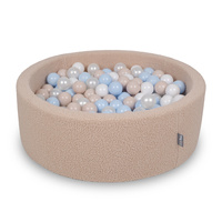 KiddyMoon Bällebad für Baby mit Teddy-Plüsch, Größere 7 cm Bälle für Eine Vollere Füllung, ab 8 Monaten, Abnehmbarer Bezug, Beige: Pastellbeige/Pastellblau/Weiß/Perle, 90 x 30 cm 200 Bälle