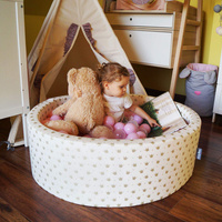 KiddyMoon Bällebad Bällepool mit bunten Bällen ∅ 7Cm  für Babys Kinder Quadrat, hellgrau:rosa/perle/transparent