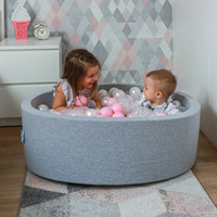 KiddyMoon Bällebad Bällepool mit bunten Bällen ∅ 7Cm  für Babys Kinder Rund, hellgrau:rosa/perle/transparent, 90x30cm/300 Bälle