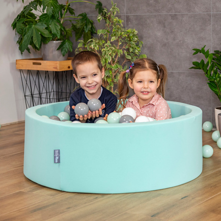 KiddyMoon Kinder Bälle für Bällebad Baby Spielbälle Plastikbälle ∅7cm Made in EU, weiß/grau/minze