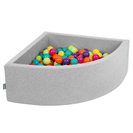KiddyMoon Viertel Eckig Bällebad Bällepool ∅ 7Cm Ballgruben Für Babys Spielbad Kleinkinder, Hergestellt in der EU, hellgrau:hgrün/gelb/türkis/orange/dpink/violett, 90x30cm/200 Bälle