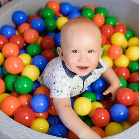 KiddyMoon Bällebad Bällepool mit bunten Bällen ∅ 7Cm  für Babys Kinder Quadrat, hellgrau:gelb/grün/rot/orange