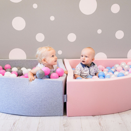 KiddyMoon Viertel Eckig Bällebad Bällepool ∅ 7Cm Ballgruben Für Babys Spielbad Kleinkinder, Hergestellt in der EU, hellgrau:grau/weiß/pink, 90x30cm/300 Bälle