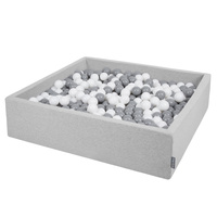 KiddyMoon Quadrat Bällebad Bällepool ∅ 7Cm Eckig Ballgruben Für Babys Spielbad Kleinkinder, Hergestellt in der EU, hellgrau:weiß-grau, 120x30cm/600 Bälle