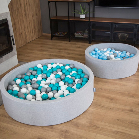 KiddyMoon Quadrat Bällebad Bällepool ∅ 7Cm Eckig Ballgruben Für Babys Spielbad Kleinkinder, Hergestellt in der EU, hellgrau:hellgrün-helltürkis-grau, 120x30cm/1000 Bälle