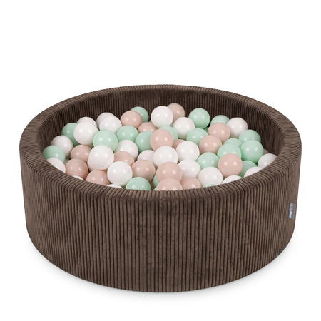 KiddyMoon Bällebad für Kinder aus Schaumstoff, weicher Rippbezug, abnehmbarer Bezug, waschbar, Braun: Pastellbeige/Weiß/Minze, 90 x 30 cm 200 Bälle