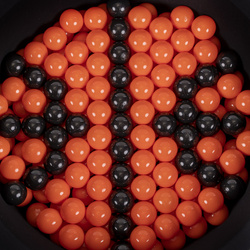 KiddyMoon Bällebad Bällepool mit bunten Bällen ∅ 7Cm  für Babys Kinder Rund, Basketball:schwarz/orange, 90x30cm/300 Bälle
