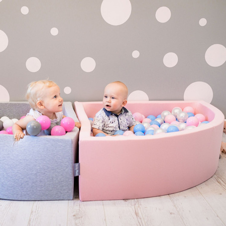 KiddyMoon Bällebad Bällepool mit bunten Bällen ∅ 7Cm  für Babys Kinder Rund, pink:babyblau/rosa/perle, 90x30cm/200 Bälle