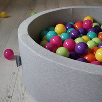 KiddyMoon Rund Bällebad Bällepool ∅ 7Cm Ballgruben Bunten Bällen Für Babys Spielbad Kleinkinder, Hergestellt in der EU, hellgrau:hellgrün-gelb-türkis-orange-dunkelpink-violett, 120x30cm/300 Bälle
