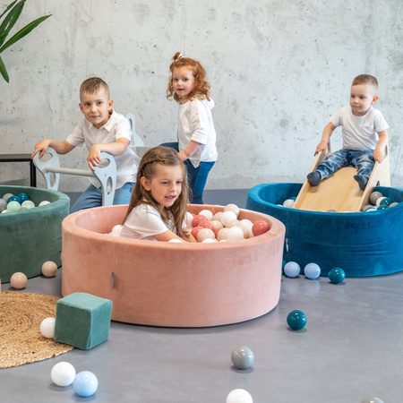 KiddyMoon Kinder Bälle für Bällebad Baby Spielbälle Plastikbälle ∅7cm Made in EU, pastellbeige/lachsfarben/weiß