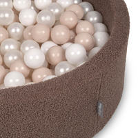 KiddyMoon Bällebad für Baby mit Teddy-Plüsch, Größere 7 cm Bälle für Eine Vollere Füllung, ab 8 Monaten, Abnehmbarer Bezug, Braun: Pastellbeige/Weiß/Perle, 90 x 30 cm 300 Bälle