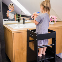 KiddyMoon Lernturm für Kinder ab 1 Jahr, Anti Kipp Schutz, Höhenverstellbar (3-stufiger), Montessori Learning Tower, Küchenhelfer, Höchste Sicherheit, inkl. Montagezubehör, Modell ST-003, Schwarz, 91,5x39,3x49,4