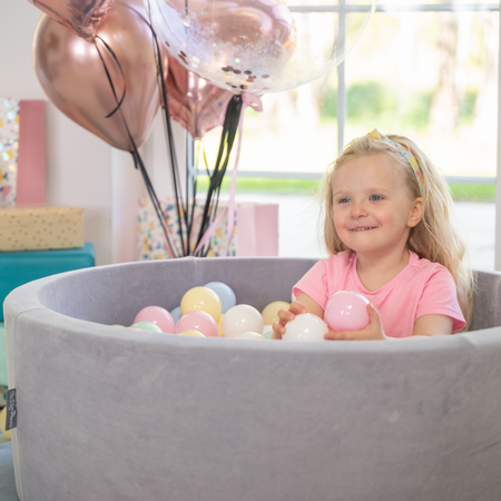 KiddyMoon Rund Bällebad Velvet Bällepool 7Cm Ballgruben Für Babys Spielbad Kleinkinder, Hergestellt in der EU, Berggrau:  Weiß/ Grau/ Puderrosa