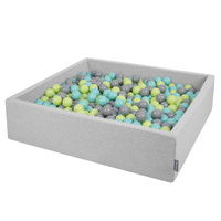 KiddyMoon Quadrat Bällebad Bällepool ∅ 7Cm Eckig Ballgruben Für Babys Spielbad Kleinkinder, Hergestellt in der EU, hellgrau:hellgrün-helltürkis-grau, 120x30cm/1000 Bälle