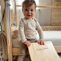 KiddyMoon Balance Board aus Holz für Kinder, Babys Montessori Spielzeug, Gleichgewicht, Balancieren Babys Holzspielzeug, Balancebrett Wackelbrett Gleichgewicht, Natürlich, 83x29,5x1,4 cm