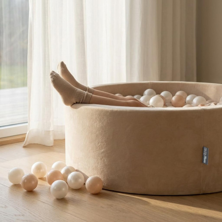 KiddyMoon Rundes Bällebad Schaumstoff Velvet Sensorik Spielzeug, Sandbeige: Pastellbeige/Weiß/Perle, 90 x 30 cm 300 Bälle
