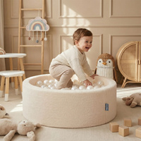 KiddyMoon Bällebad für Baby mit Teddy-Plüsch, Größere 7 cm Bälle für Eine Vollere Füllung, ab 8 Monaten, Abnehmbarer Bezug, Creme: Perle/Transparent, 90 x 30 cm 200 Bälle