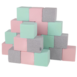 KiddyMoon Schaumstoff Würfel für Baby Weiche Blöcke Schaum Spielzeug Montessori-Spielzeug mit Schaum und viel Spaß für Kinder, Hergestellt in der EU, Blöcke: hellgrau-pink-mint, 24 Stücke