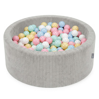 KiddyMoon Bällebad Kinder Schaumstoff, weicher Rippbezug, waschbar, Hellgrau: Pastellblau/Pastellgelb/Weiß/Minze/Puderrosa, 90 x 30 cm 200 Bälle