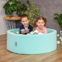 KiddyMoon Kinder Bälle für Bällebad Baby Spielbälle Plastikbälle ∅7cm Made in EU, weiß/grau/minze