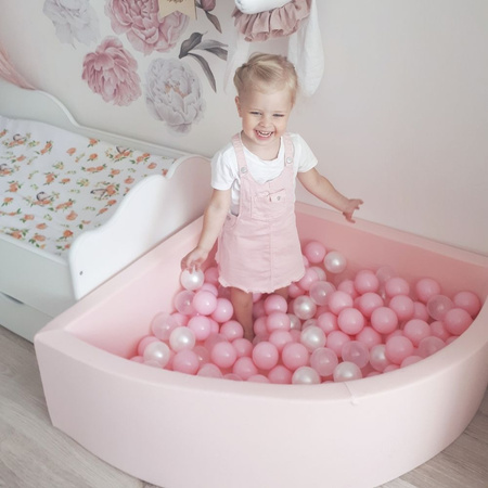 KiddyMoon Kinder Bälle für Bällebad Baby Spielbälle Plastikbälle ∅7cm Made in EU, puderrosa/transparent, 100 Bälle/7cm
