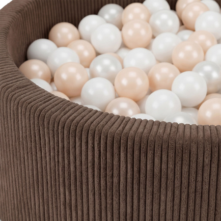 KiddyMoon Bällebad für Kinder aus Schaumstoff, weicher Rippbezug, abnehmbarer Bezug, waschbar, Braun: Pastellbeige/Weiß/Perle, 90 x 30 cm 200 Bälle