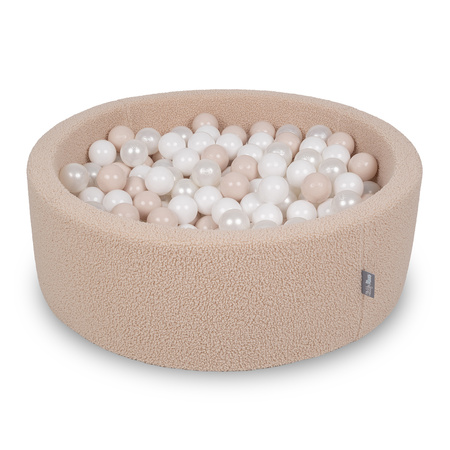 KiddyMoon Bällebad für Baby mit Teddy-Plüsch, Größere 7 cm Bälle für Eine Vollere Füllung, ab 8 Monaten, Abnehmbarer Bezug, Beige: Pastellbeige/Weiß/Perle, 90 x 30 cm 300 Bälle