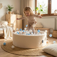 KiddyMoon Bällebad für Baby mit Teddy-Plüsch, Größere 7 cm Bälle für Eine Vollere Füllung, ab 8 Monaten, Abnehmbarer Bezug, Creme: Perle/Transparent, 90 x 30 cm 200 Bälle