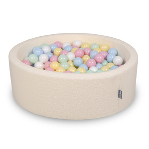 KiddyMoon Bällebad für Baby mit Teddy-Plüsch, Größere 7 cm Bälle für Eine Vollere Füllung, ab 8 Monaten, Abnehmbarer Bezug, Creme: Pastellblau/Pastellgelb/Weiß/Mint/Puderrosa, 90 x 30 cm 200 Bälle