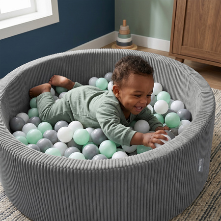 KiddyMoon Bällebad Kinder Schaumstoff rund 90 x 30 cm, Bällepool Baby ab 8 Monaten, strukturierter Rippbezug, stabile 5 cm Wände, Dunkelgrau: Pastellbeige/Pastellblau/Pastellgelb/Minze, 90 x 30 cm 200 Bälle