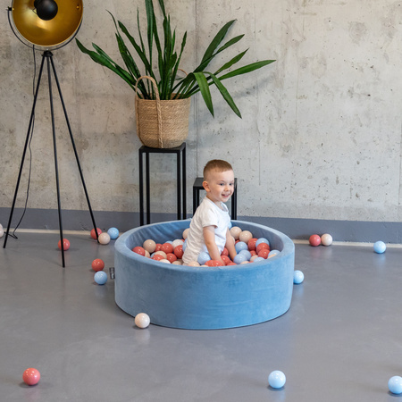 KiddyMoon Kinder Bälle für Bällebad Baby Einfarbige Plastikbälle ∅7cm Made in EU, lachsfarben, 50 Bälle/7cm