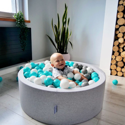 KiddyMoon Kinder Bälle für Bällebad Baby Spielbälle Plastikbälle ∅7cm Made in EU, helltürkis/weiß/transparent, 50 Bälle/7cm