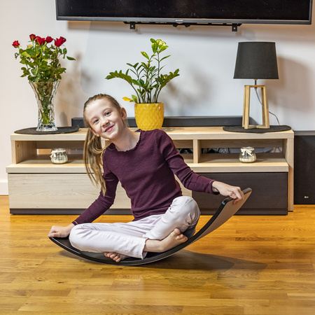 KiddyMoon Balance Board aus Holz für Kinder, Babys Montessori Spielzeug, Gleichgewicht, Balancieren Babys Holzspielzeug, Balancebrett Wackelbrett Gleichgewicht, Schwarz, 83x29,5x1,4 cm
