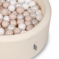 KiddyMoon Bällebad für Baby mit Teddy-Plüsch, Größere 7 cm Bälle für Eine Vollere Füllung, ab 8 Monaten, Abnehmbarer Bezug, Creme: Pastellbeige/Weiß/Perle, 90 x 30 cm 300 Bälle