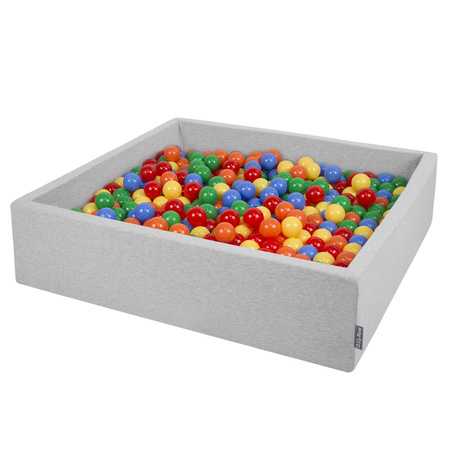 KiddyMoon Quadrat Bällebad Bällepool ∅ 7Cm Eckig Ballgruben Für Babys Spielbad Kleinkinder, Hergestellt in der EU, hellgrau:gelb-grün-blau-rot-orange, 120x30cm/600 Bälle