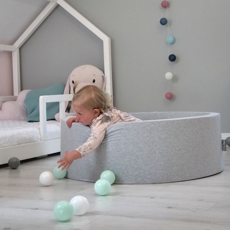 KiddyMoon Bällebad Bällepool mit bunten Bällen ∅ 7Cm  für Babys Kinder Rund, hellgrau:transparent/grau/weiß/pink/mint, 90x30cm/200 Bälle