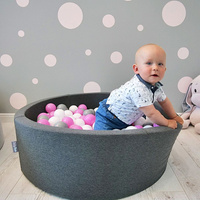 KiddyMoon Kinder Bälle für Bällebad Baby Spielbälle Plastikbälle ∅7cm Made in EU, grau/weiß/rosa
