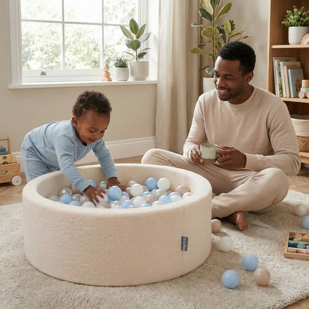 KiddyMoon Bällebad für Baby mit Teddy-Plüsch, Größere 7 cm Bälle für Eine Vollere Füllung, ab 8 Monaten, Abnehmbarer Bezug, Creme: Perle/Transparent, 90 x 30 cm 200 Bälle