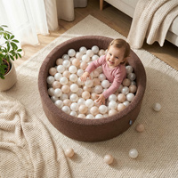 KiddyMoon Bällebad für Baby mit Teddy-Plüsch, Größere 7 cm Bälle für Eine Vollere Füllung, ab 8 Monaten, Abnehmbarer Bezug, Braun: Pastellbeige/Weiß/Perle, 90 x 30 cm 300 Bälle