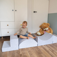 KiddyMoon Spielplatz aus Schaumstoff Würfel/ Zwickel M/ Hügel/ Tunnel/ Rampe M/ Kopfteil M/ Stüfchen PPZ-217 , Hellgrau