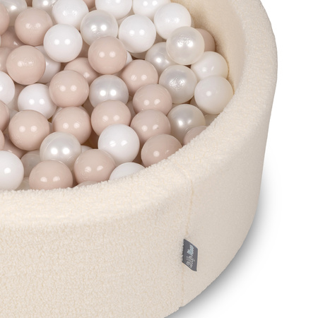 KiddyMoon Bällebad für Baby mit Teddy-Plüsch, Größere 7 cm Bälle für Eine Vollere Füllung, ab 8 Monaten, Abnehmbarer Bezug, Creme: Pastellbeige/Weiß/Perle, 90 x 30 cm 200 Bälle