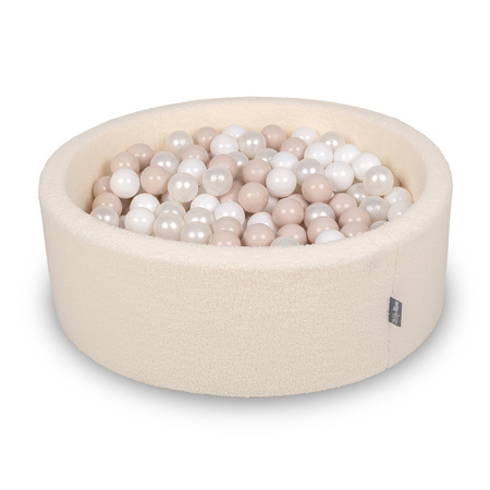 KiddyMoon Bällebad für Baby mit Teddy-Plüsch, Größere 7 cm Bälle für Eine Vollere Füllung, ab 8 Monaten, Abnehmbarer Bezug, Creme: Pastellbeige/Weiß/Perle, 90 x 30 cm 200 Bälle