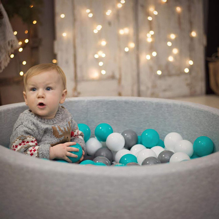 KiddyMoon Bällebad Bällepool mit bunten Bällen ∅ 7Cm  für Babys Kinder Quadrat, hellgrau:grau/weiß/türkis, 90x30cm/200 Bälle
