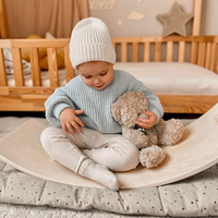 KiddyMoon Balance Board aus Holz für Kinder, Babys Montessori Spielzeug, Gleichgewicht, Balancieren Babys Holzspielzeug, Balancebrett Wackelbrett Gleichgewicht, Natürlich, 83x29,5x1,4 cm